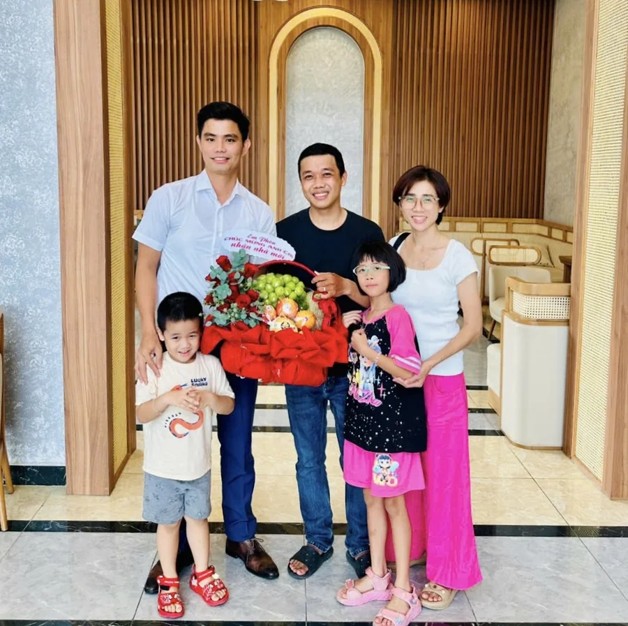 Anh Trường & Chị Hà — Khách hàng Phôn Lê