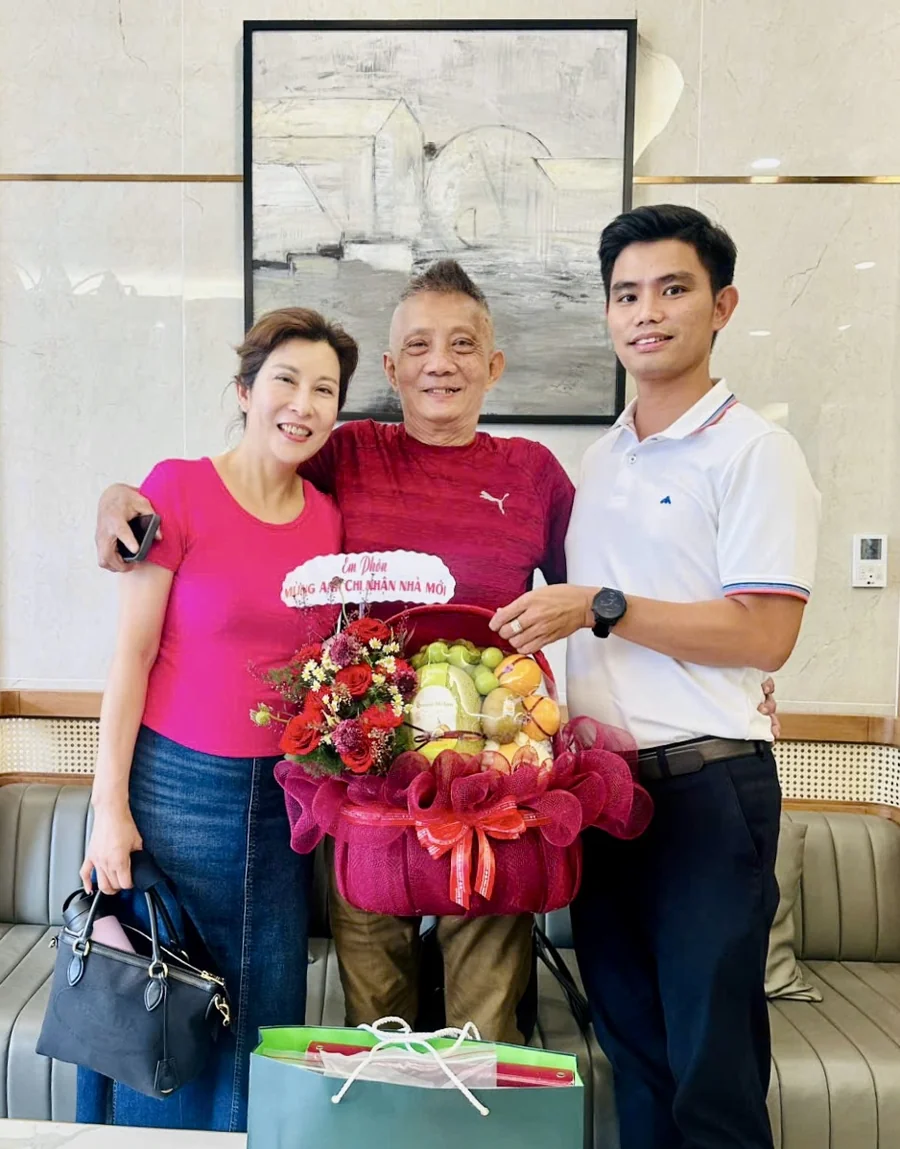 Anh Chị Peter — Khách hàng Phôn Lê